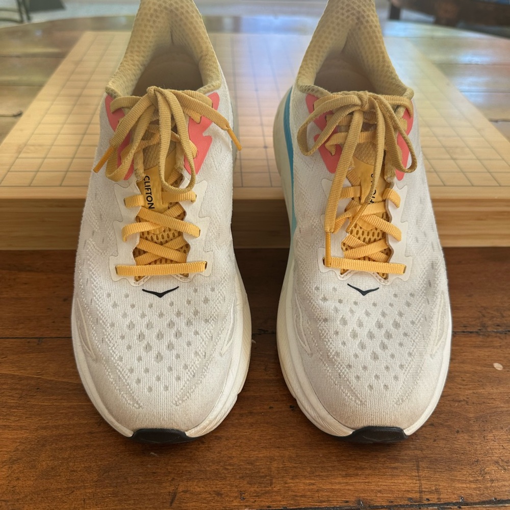 HOKA Clifton 9 White and Pink Running Shoes  wmns 8.5 - Picture 3 of 5